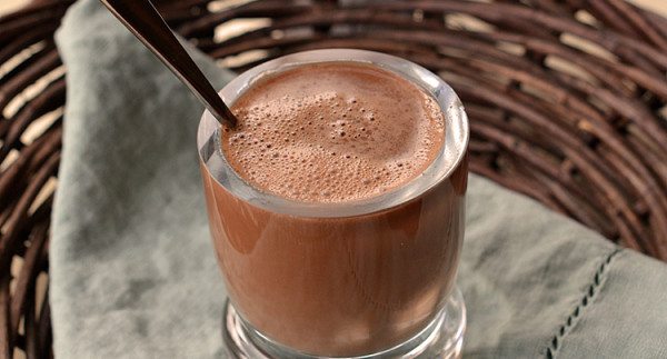 szklanka rorącego kakao