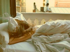 Poznaj 5 sposobów na walkę z bezsennością.