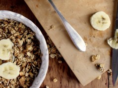 5 zdrowych, pożywnych i szybkich przepisów na śniadanie z bananem.