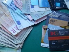 Jak zadbać o bezpieczeństwo swoich pieniędzy podczas wakacji karty-kredytowe