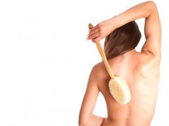 Szczotkowanie ciała na sucho polega na… szczotkowanie-na-sucho