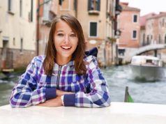 Kamień nazębny – czym jest i jak z nim walczyć? kamien-nazebny-u-dziewczyny