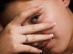 Opuchnięte oczy – przyczyny i jak sobie z nimi radzić opuchniete-oczy