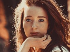 Typ urody jesień – kolory, dodatki, zapachy kobieta-o-typie-urody-jesien