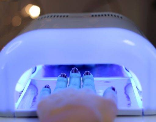 Suszenie paznokci żelowych światłem UVA może powodować raka! lampy-uva