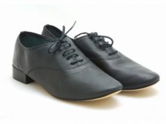 Włoskie obuwie, które musisz mieć! czarne-skorzane-polbuty-damskie-wiazane-repetto-via-della-spiga-498