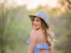 Trądzik u dorosłych – jak wybrać krem do cery trądzikowej? kobieta-z-gladka-cera-bez-tradziku