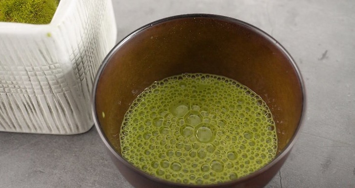 parzenie-zielonej-herbaty-matcha