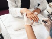 Jak zrobić matowy manicure hybrydowy? Jak zrobić matowy manicure hybrydowy