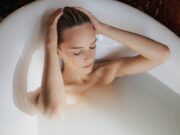 Szampon na wypadanie włosów – sprawdź, na jaki warto postawić Szampon na wypadanie włosów