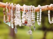 Jakie koraliki są uniwersalne i pasuje do większości stylizacji? koraliki