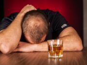 Zrozumienie choroby alkoholowej jako problemu medycznego i psychologicznego alkoholizm