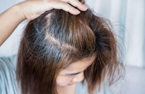 ​Siwizna bez stresu jak wybrać metodę, która ukryje siwe włosy